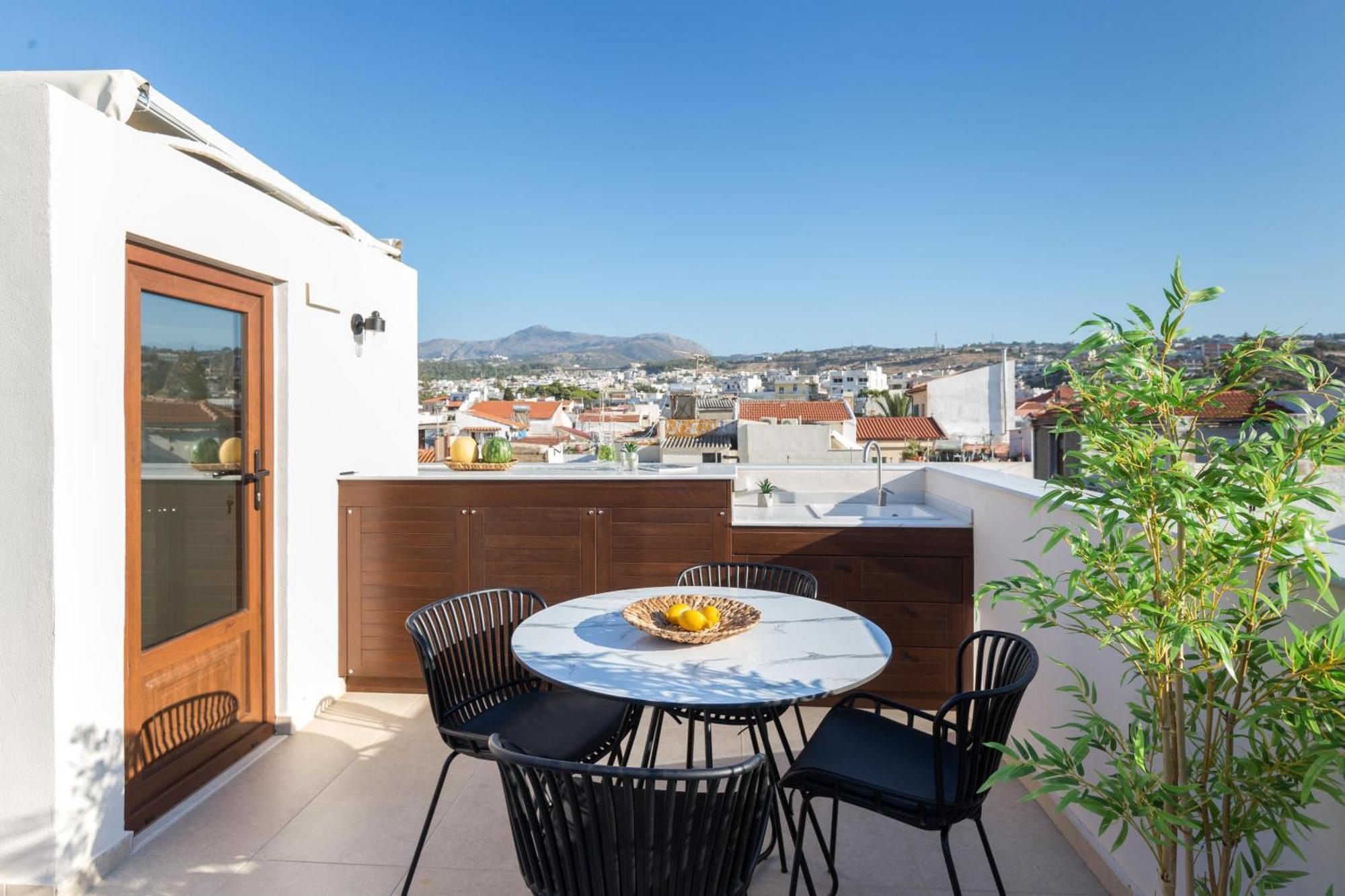 Le Bijou Luxury Upper Suite, roof garden with jacuzzi&unique views! Réthymnon Extérieur photo