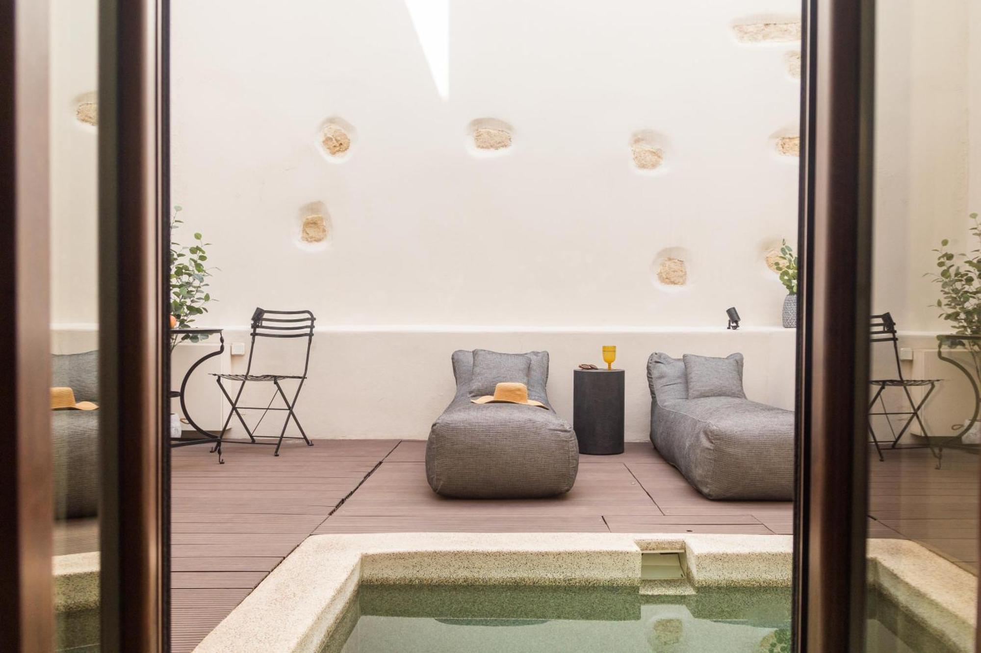 Le Bijou Luxury Upper Suite, roof garden with jacuzzi&unique views! Réthymnon Extérieur photo