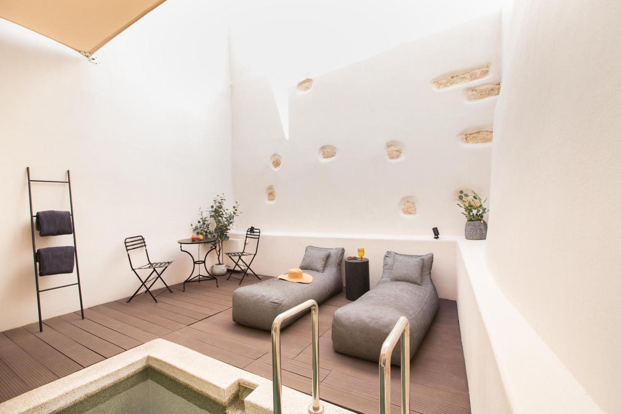Le Bijou Luxury Upper Suite, roof garden with jacuzzi&unique views! Réthymnon Extérieur photo