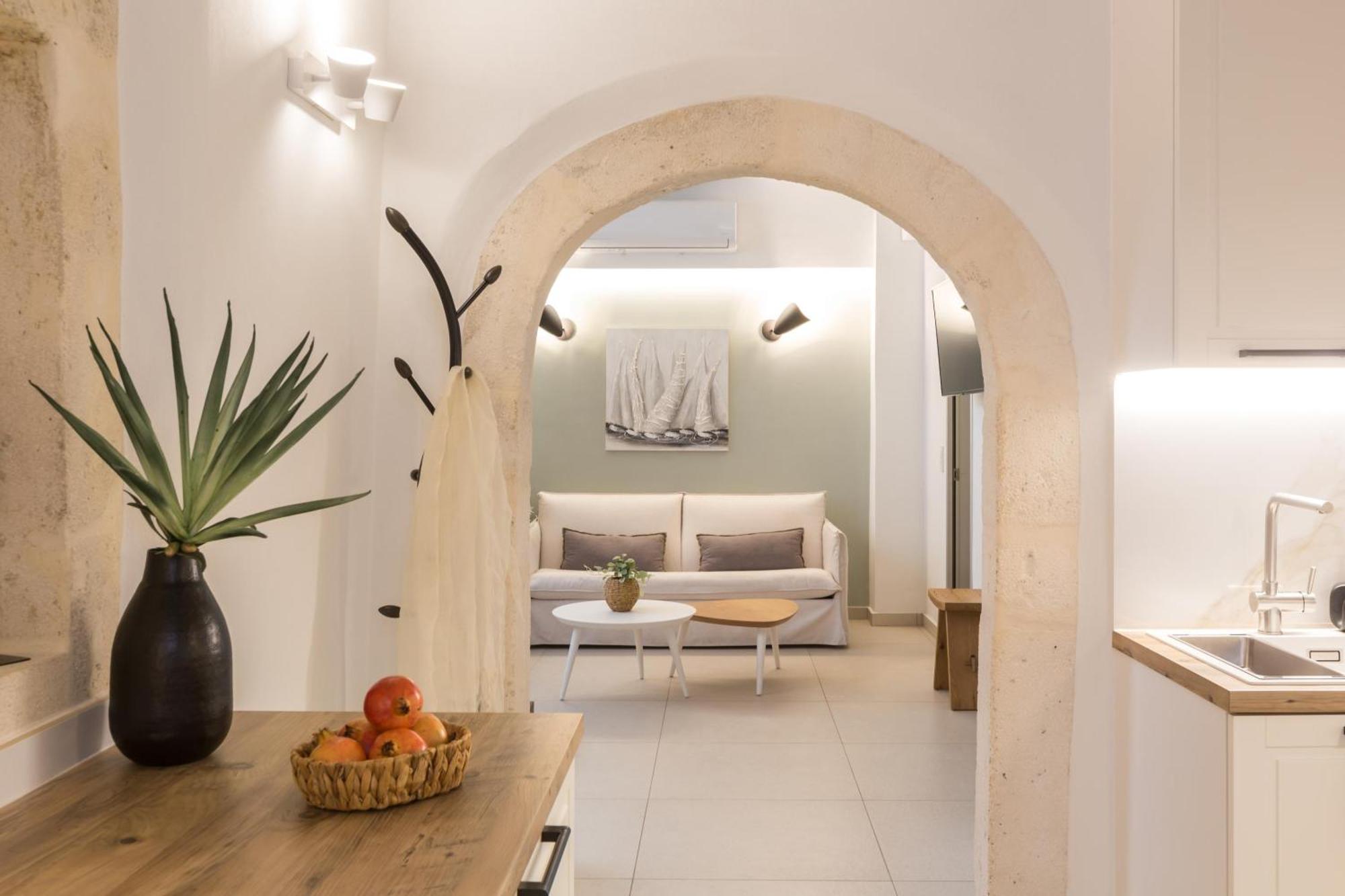 Le Bijou Luxury Upper Suite, roof garden with jacuzzi&unique views! Réthymnon Extérieur photo